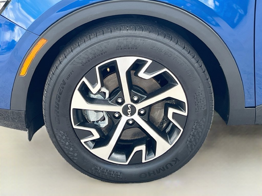Used 2025 Kia Sportage EX w/ Premium Package FWD image 32