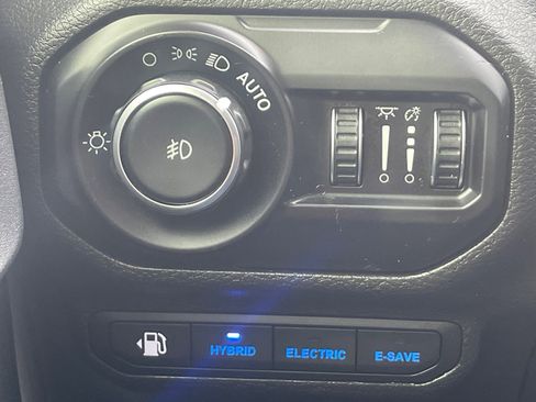 Used 2021 Jeep Wrangler Unlimited Sahara w/ Cold Weather Group image 18