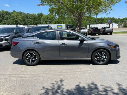 Used 2025 Nissan Sentra SV FWD image 8