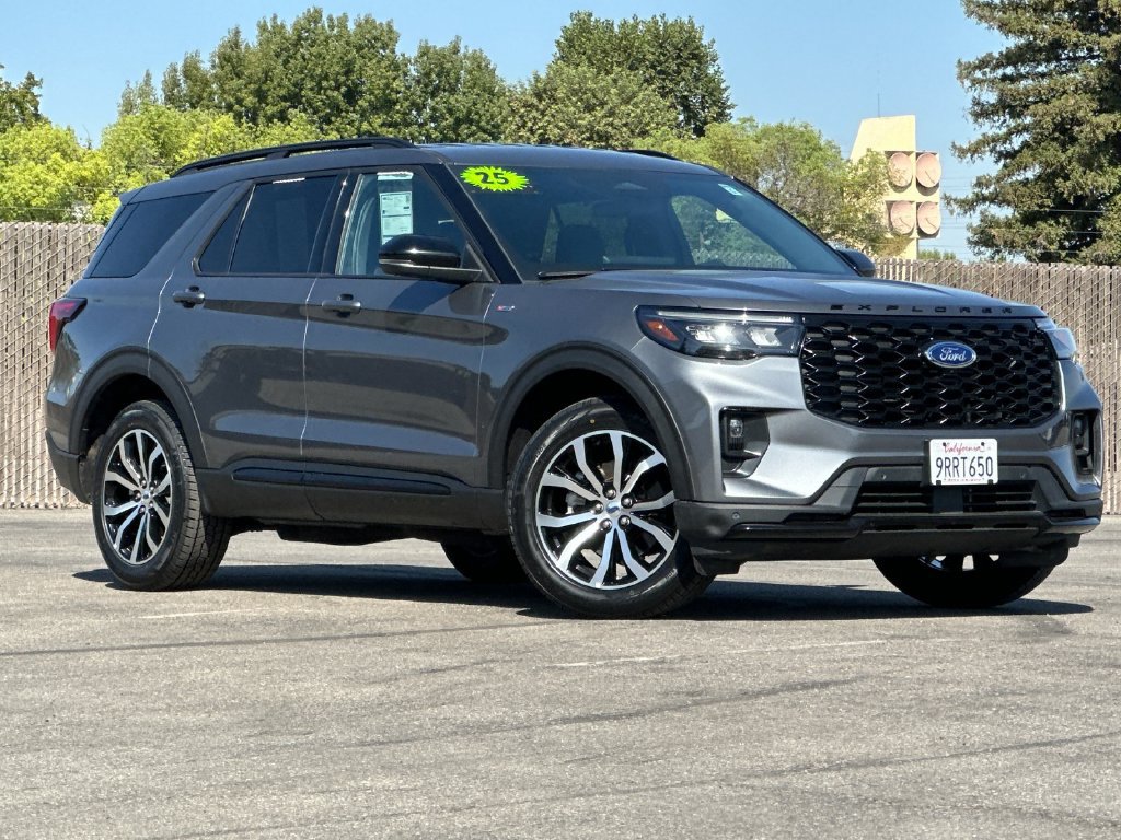 Certified 2025 Ford Explorer ST-Line AWD/4WD image 1