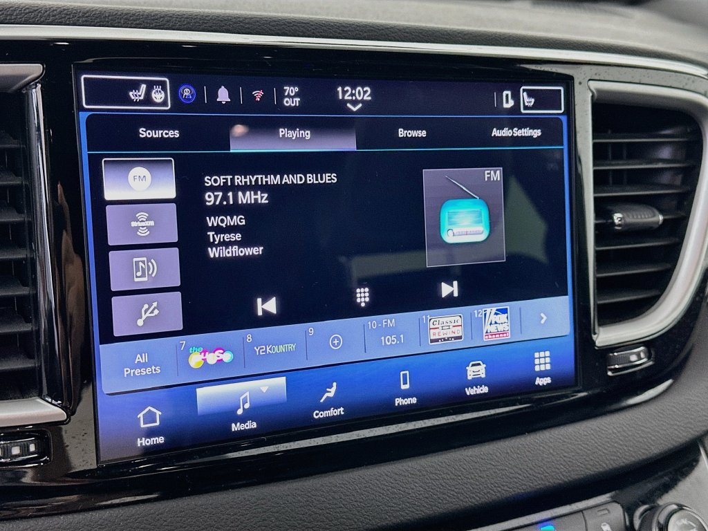 Used 2025 Chrysler Pacifica Select FWD image 17