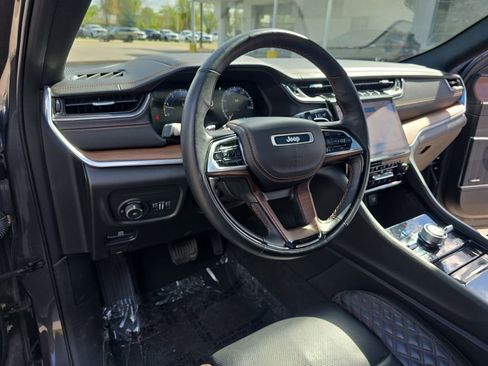 Used 2023 Jeep Grand Cherokee Summit w/ Advanced Protech Group IV AWD/4WD image 15
