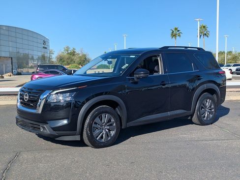 Certified 2024 Nissan Pathfinder SV image 2