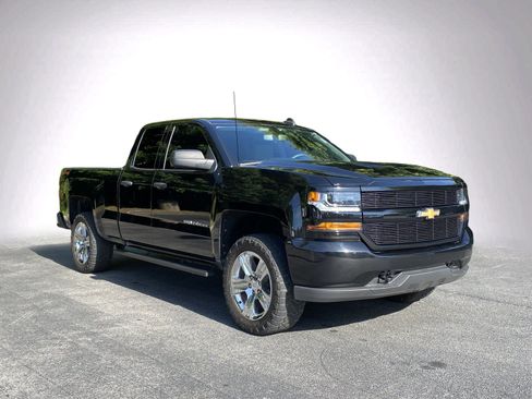 Used 2018 Chevrolet Silverado 1500 Custom w/ Custom Value Package AWD/4WD image 2