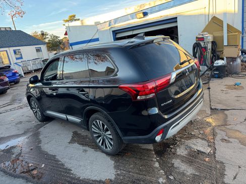 Used 2020 Mitsubishi Outlander SE image 3