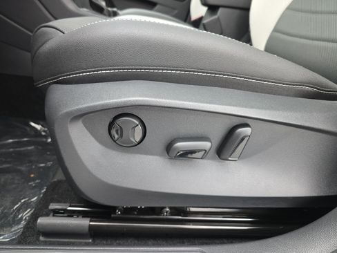 New 2026 Volkswagen Taos SEL AWD/4WD image 28