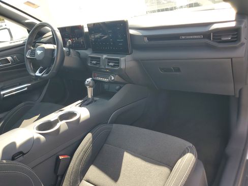 Used 2025 Ford Mustang Coupe image 15