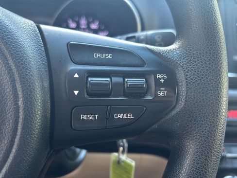 Used 2015 Kia Sedona LX w/ LX Convenience Package FWD image 8
