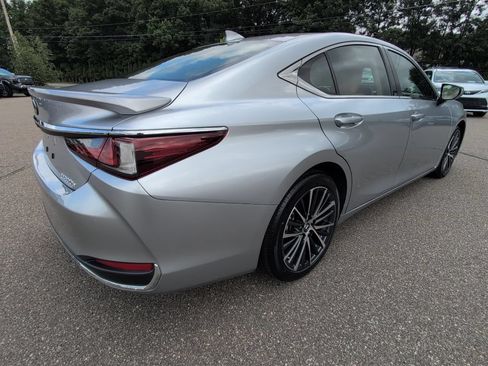Used 2024 Lexus ES 300h w/ Premium Package FWD image 7