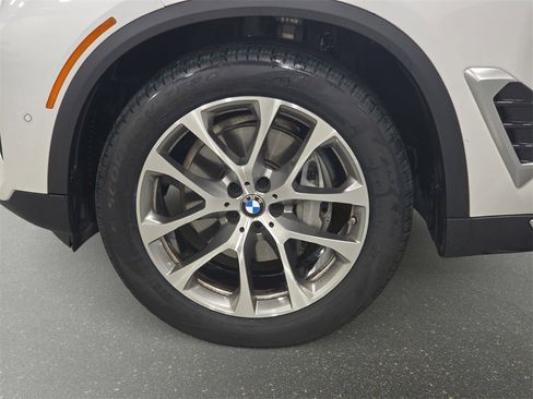 Certified 2025 BMW X5 xDrive40i w/ Parking Assistance Package image 27