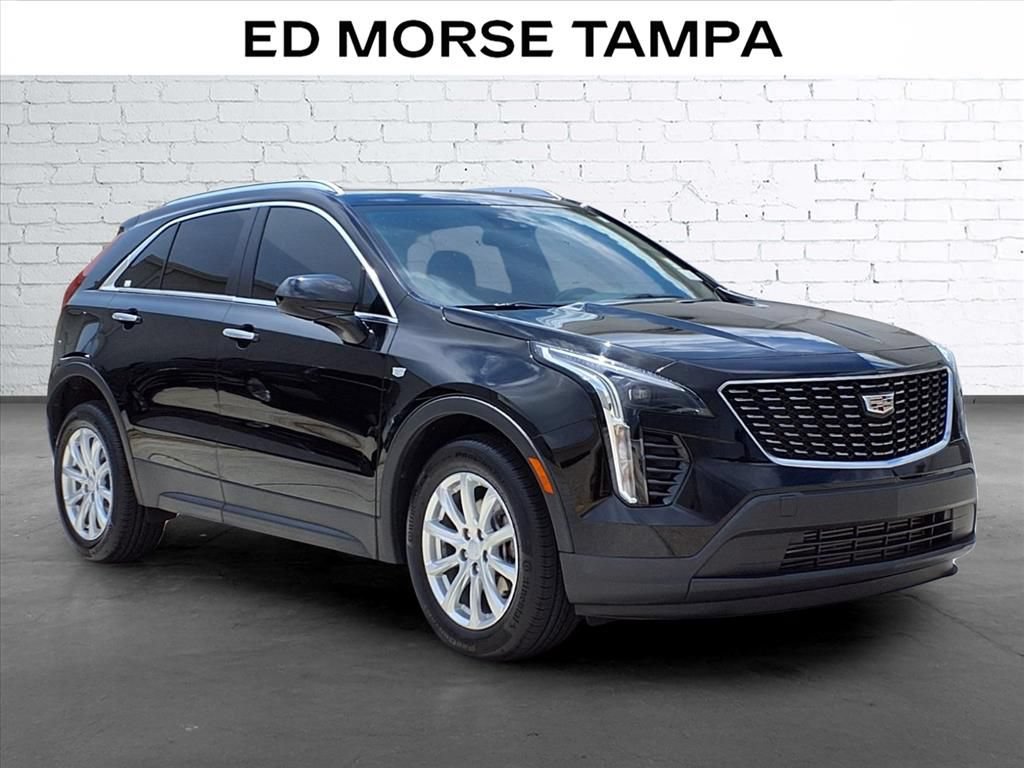 Used 2022 Cadillac XT4 Luxury w/ Cold Weather Package FWD image 5