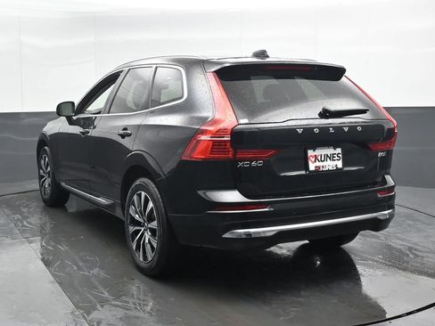 Used 2023 Volvo XC60 B5 Plus image 8