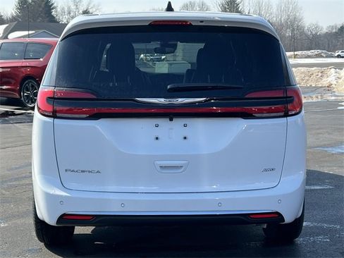 New 2026 Chrysler Pacifica Select image 43