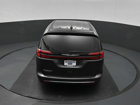 Used 2023 Chrysler Pacifica Touring-L FWD image 49