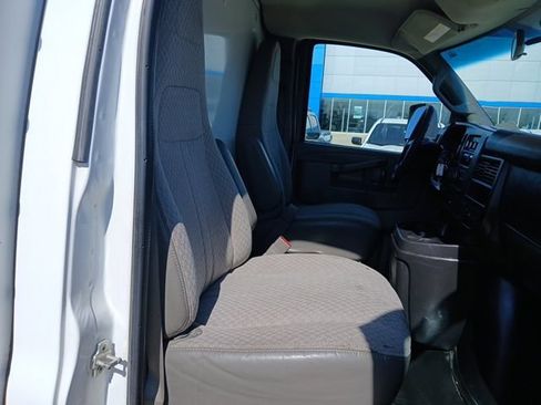 Used 2016 GMC Savana 3500 Extended RWD image 19