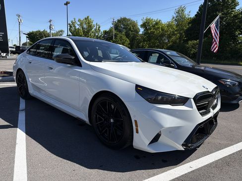 Used 2025 BMW M5 w/ Carbon Package AWD/4WD image 2