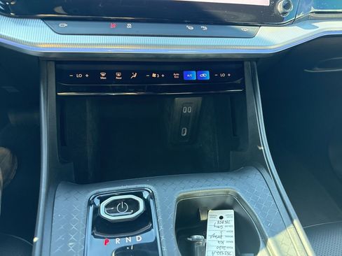 Used 2024 Jeep Wagoneer Launch Edition AWD/4WD image 24