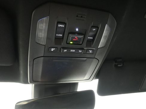 Used 2023 Toyota Highlander XSE FWD image 11