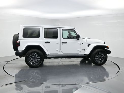 Used 2026 Jeep Wrangler Unlimited Sahara AWD/4WD image 4