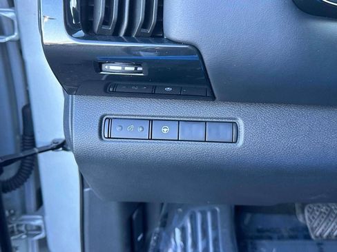 Used 2024 Nissan Pathfinder SV image 21