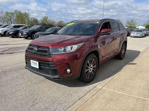 Used 2018 Toyota Highlander SE AWD/4WD image 2