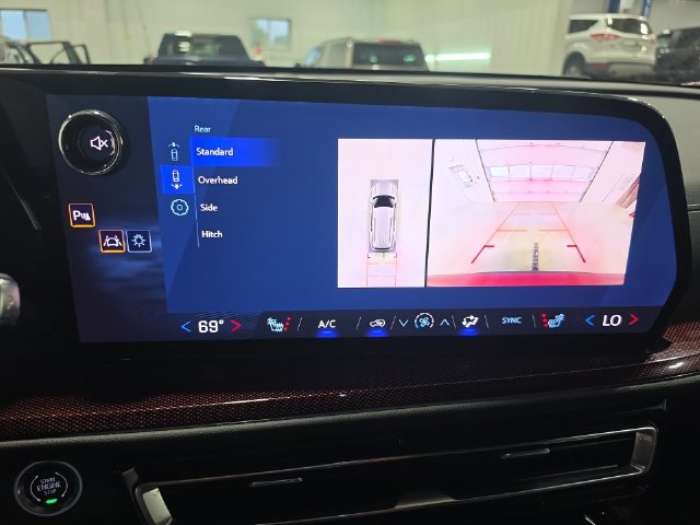 Used 2025 Chevrolet Traverse Z71 w/ Driver Confidence Package AWD/4WD image 14