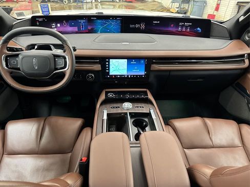 Used 2025 Lincoln Navigator L Reserve image 22