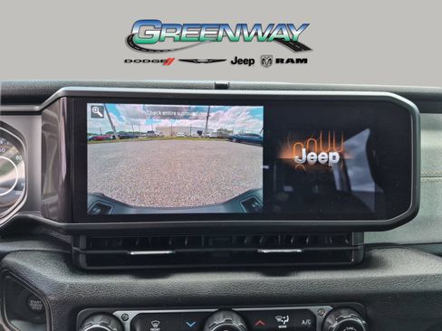 Used 2025 Jeep Gladiator Sport AWD/4WD image 5