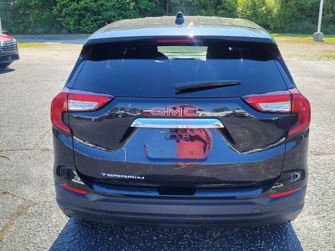 Used 2024 GMC Terrain SLE FWD image 3
