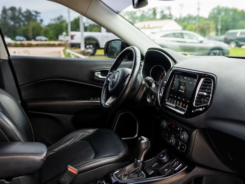 Used 2019 Jeep Compass Limited AWD/4WD image 23