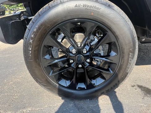 Used 2025 Jeep Wrangler Unlimited Sahara AWD/4WD image 10