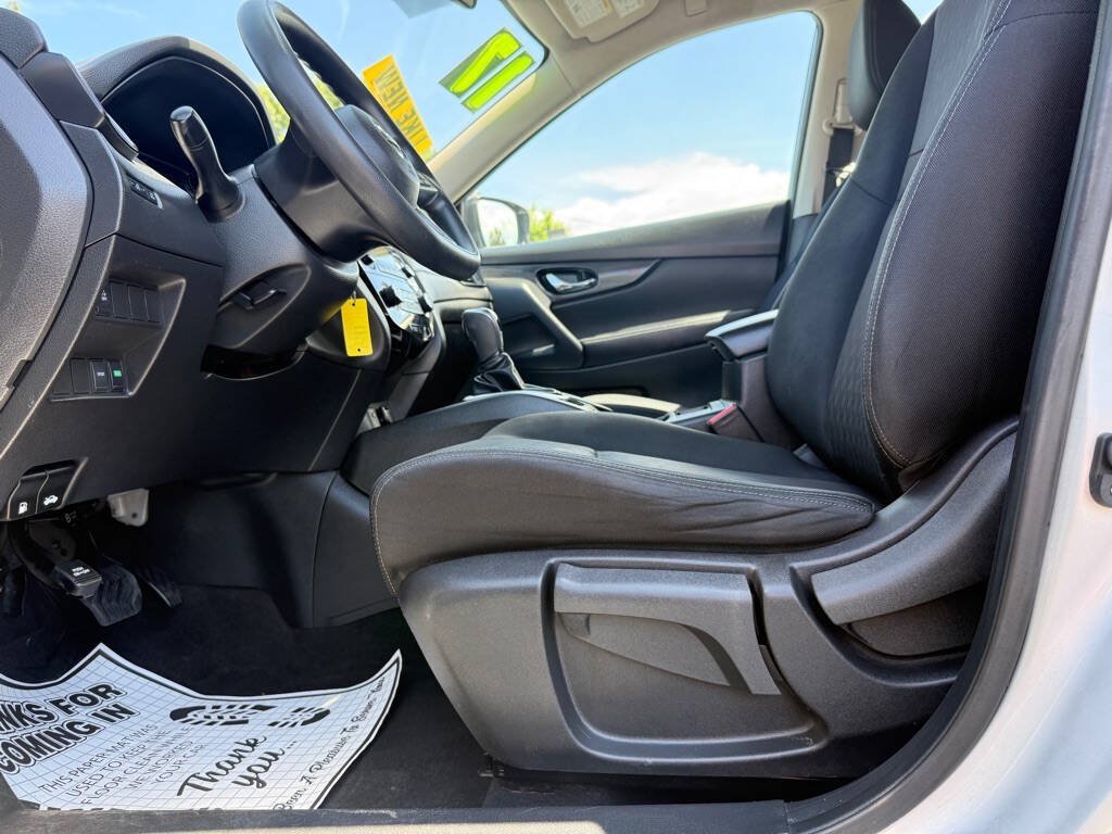 Used 2017 Nissan Rogue S FWD image 11