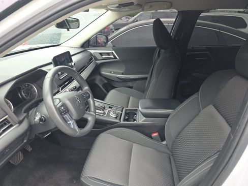 Used 2022 Mitsubishi Outlander ES AWD/4WD image 8