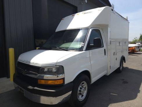 Used 2013 Chevrolet Express 3500 RWD image 2