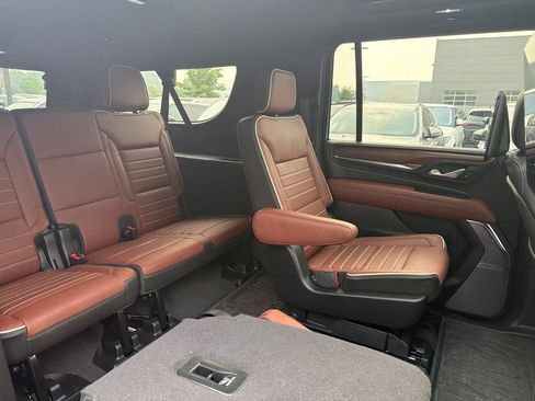 Used 2024 GMC Yukon XL Denali Ultimate AWD/4WD image 15