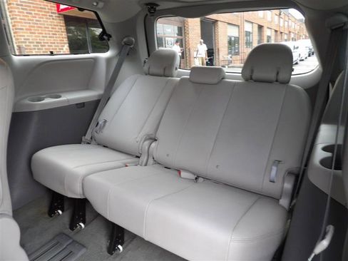 Used 2016 Toyota Sienna XLE image 13