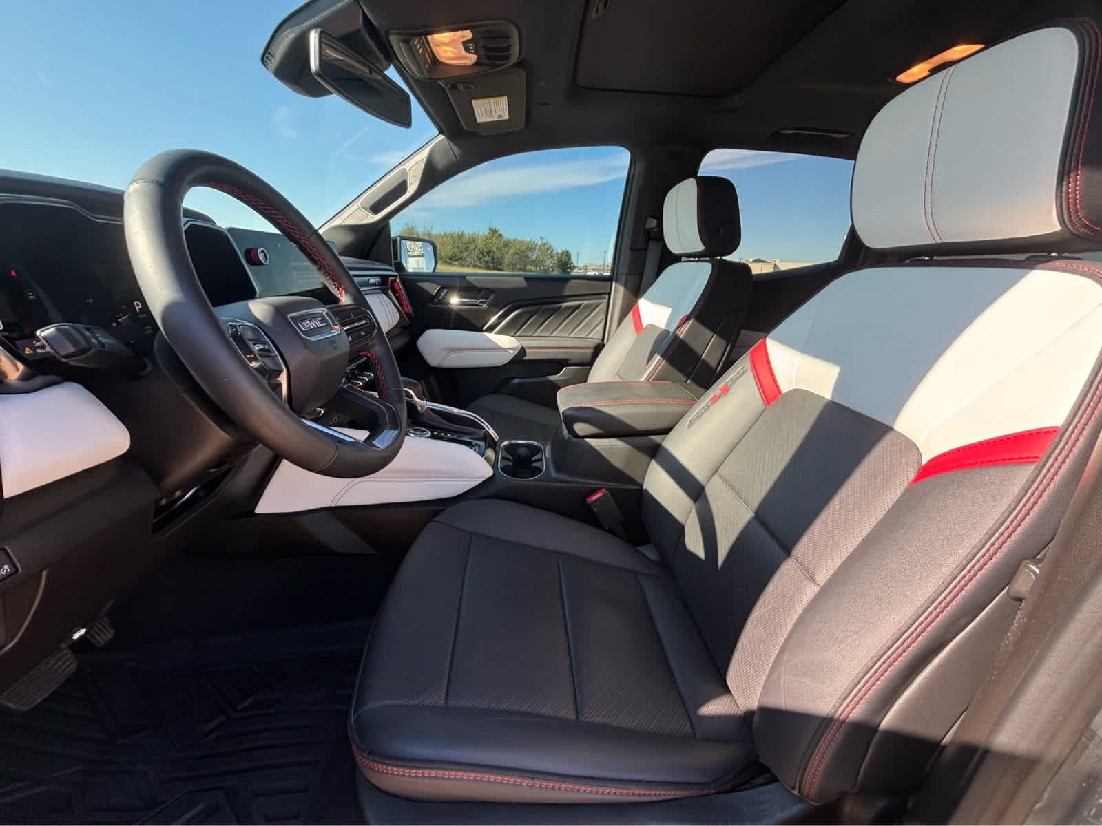 Used 2024 GMC Canyon AT4X AWD/4WD image 16