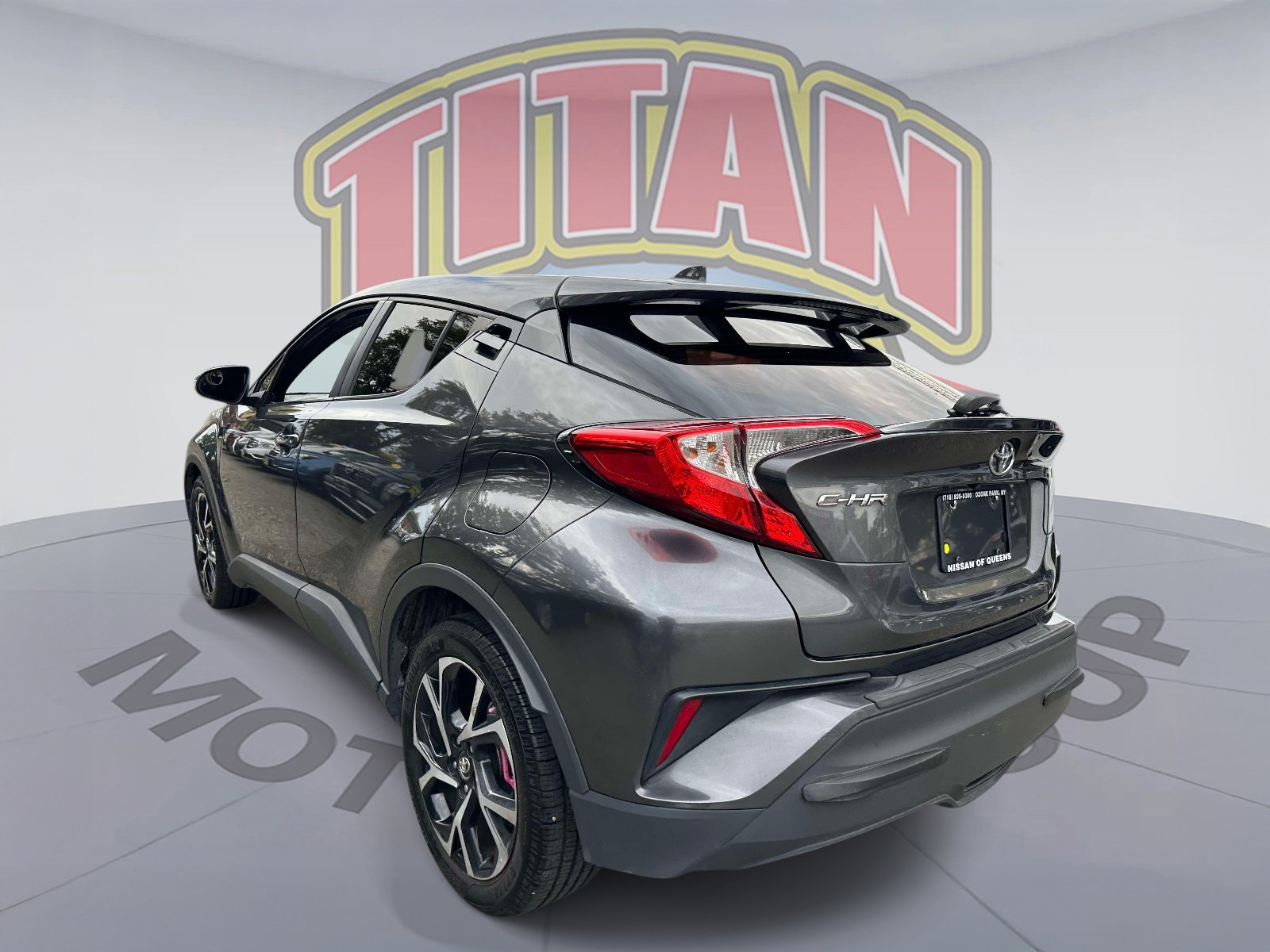 Used 2019 Toyota C-HR XLE FWD image 4