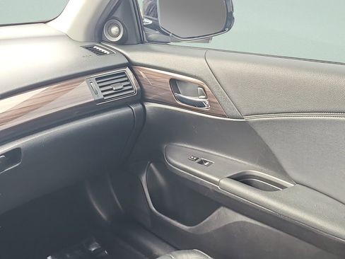 Used 2017 Honda Accord Touring image 16