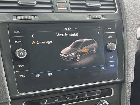 Used 2018 Volkswagen Golf SE image 28