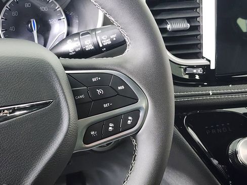New 2026 Chrysler Pacifica Select image 17