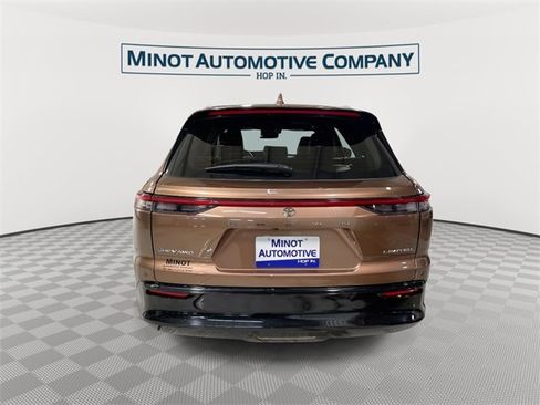 Used 2025 Toyota Crown Signia Limited image 7