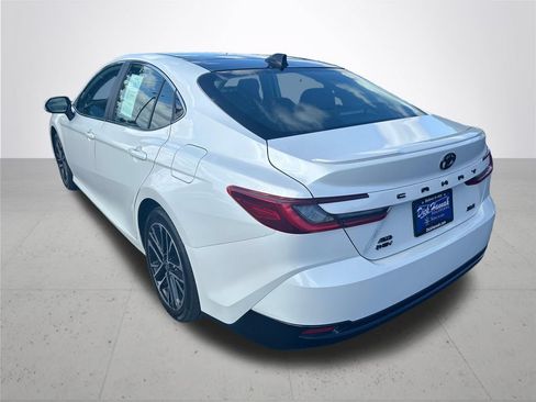 Used 2026 Toyota Camry XLE AWD/4WD image 9