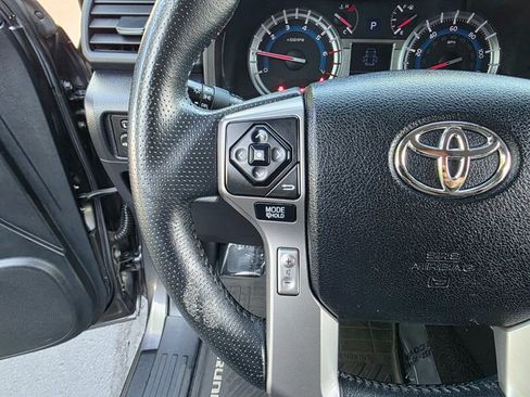 Used 2015 Toyota 4Runner SR5 AWD/4WD image 31