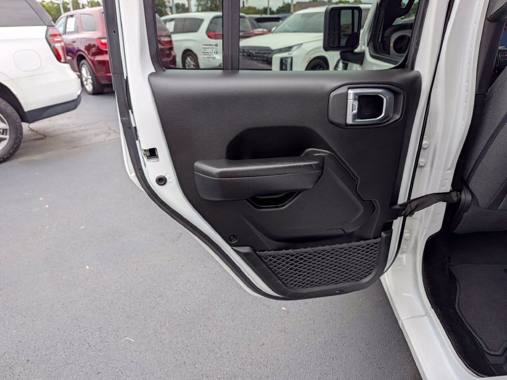 Used 2024 Jeep Wrangler Unlimited AWD/4WD image 22