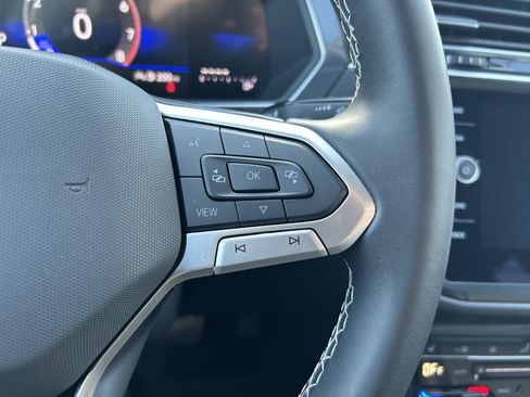 Certified 2024 Volkswagen Tiguan SE image 18