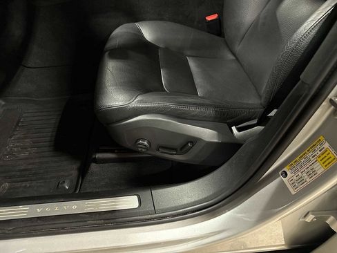 Used 2018 Volvo XC60 T6 Momentum w/ Advanced Package image 23