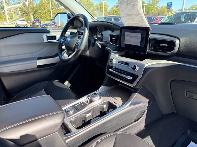 Used 2022 Ford Explorer XLT w/ Equipment Group 202A AWD/4WD image 19