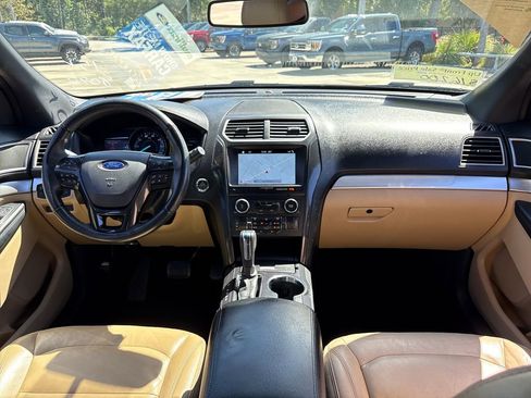 Used 2017 Ford Explorer XLT w/ Equipment Group 202A image 7