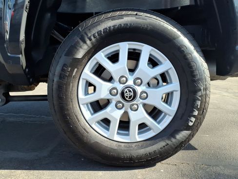 Used 2025 Toyota Tacoma SR5 AWD/4WD image 9